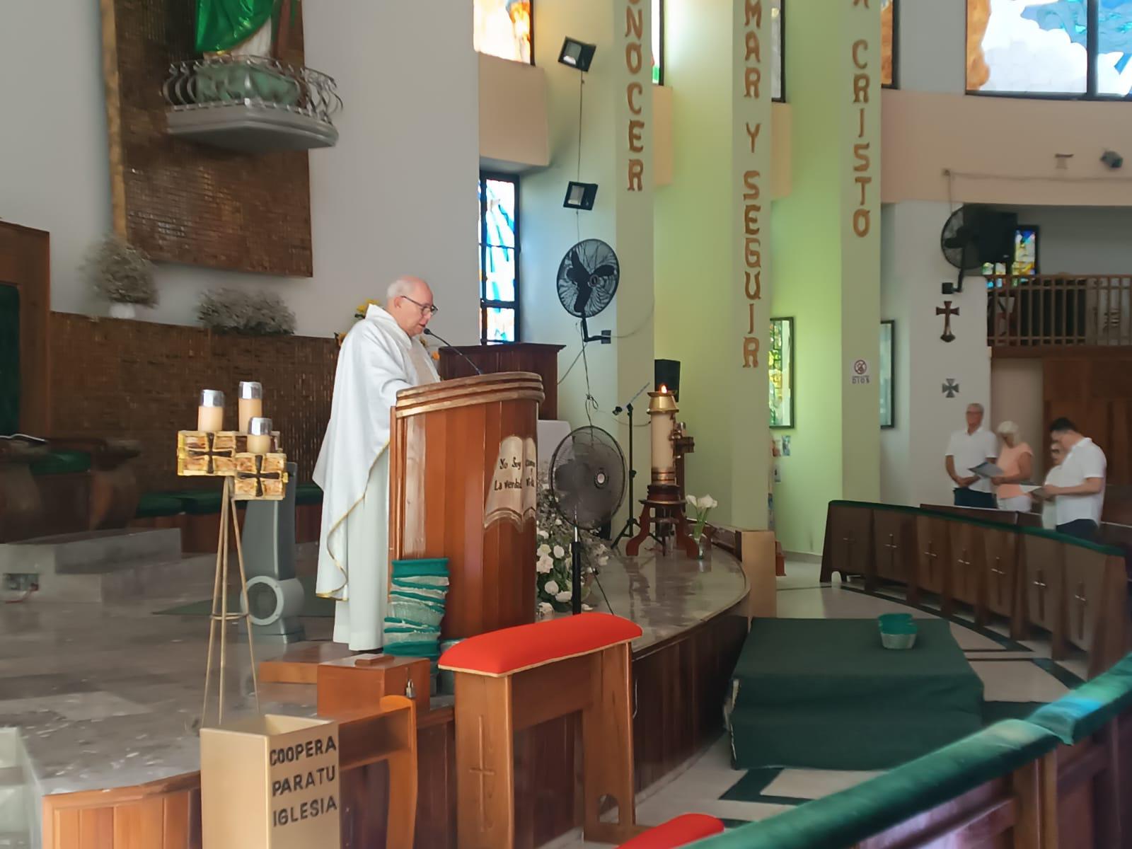$!Parroquia de San Judas celebra misa de Resurrección con la comunidad mazatleca y extranjera