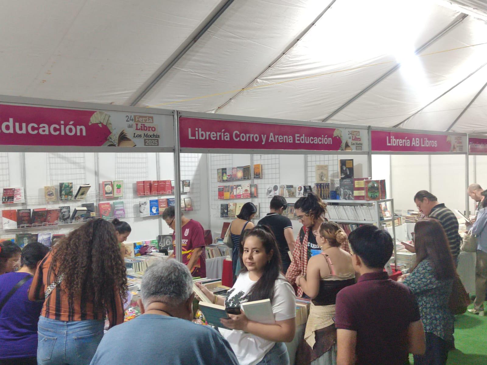 $!Un amplio catálogo editorial participa en la Feria.