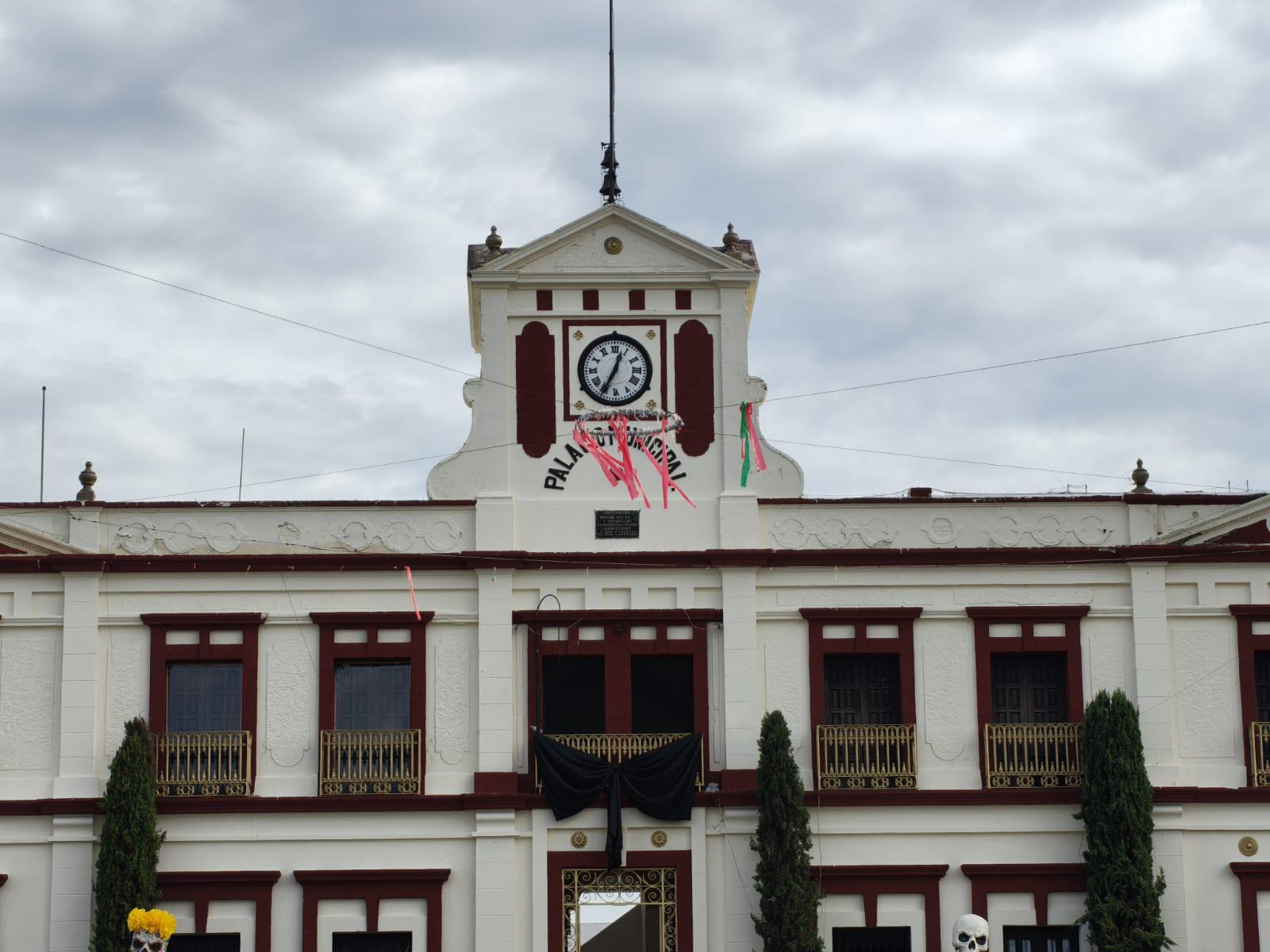 $!‘¡Presente!’, el grito de compañeros del Ayuntamiento de Rosario en homenaje de cuerpo presente a Fabiola y Julissa