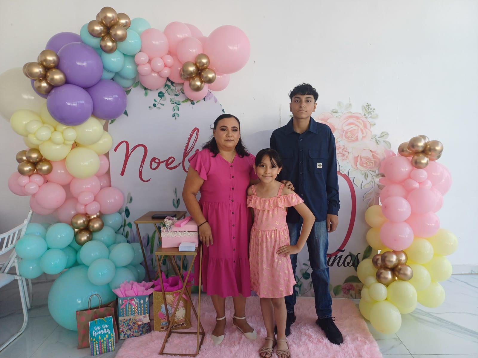 $!Con sus sobrinos Alexa y Juan Carlos Martínez Aguilar.