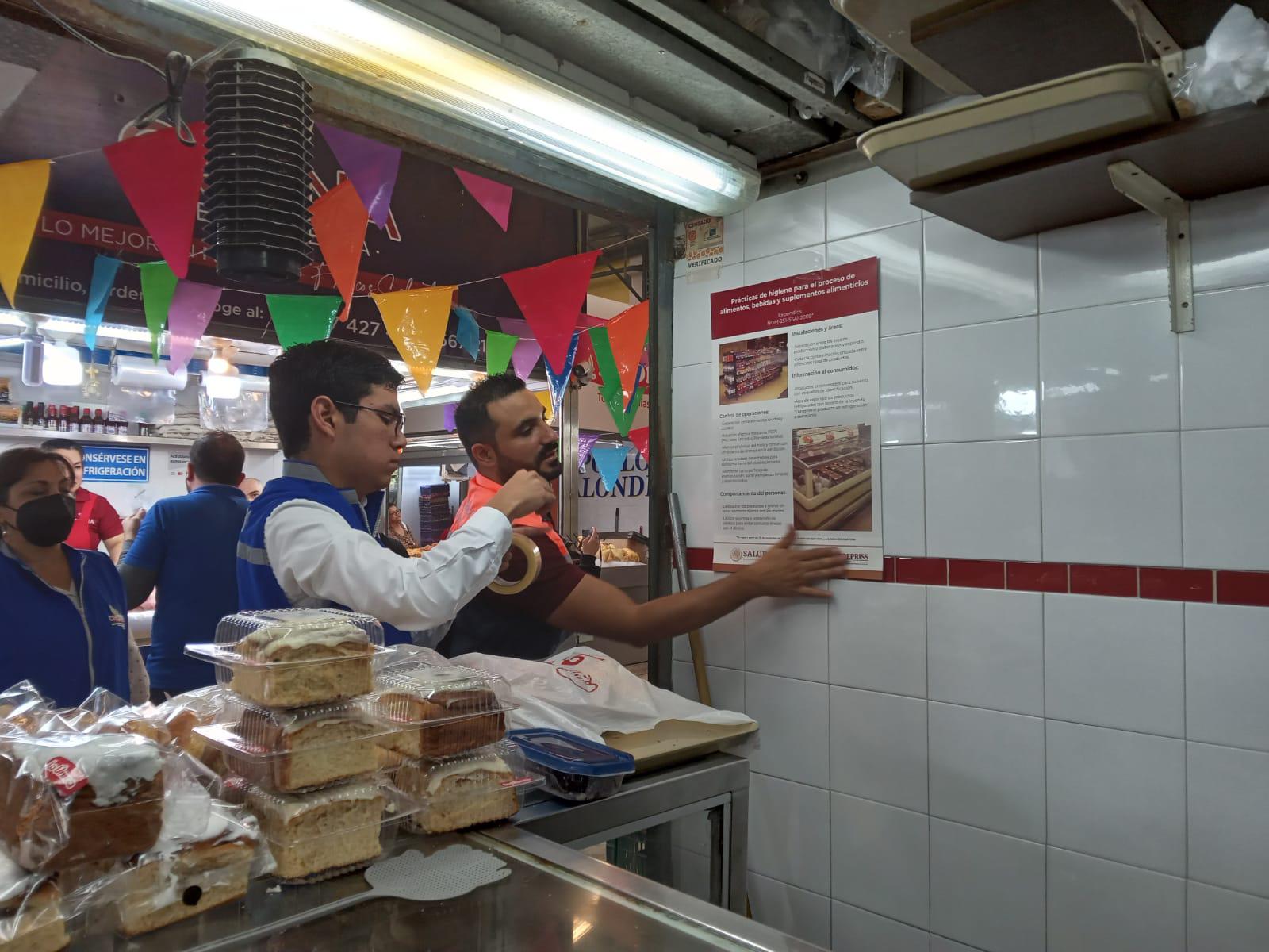 $!Coepriss informa a locatarios del Mercado Garmendia ante aumento de E. Coli y salmonella