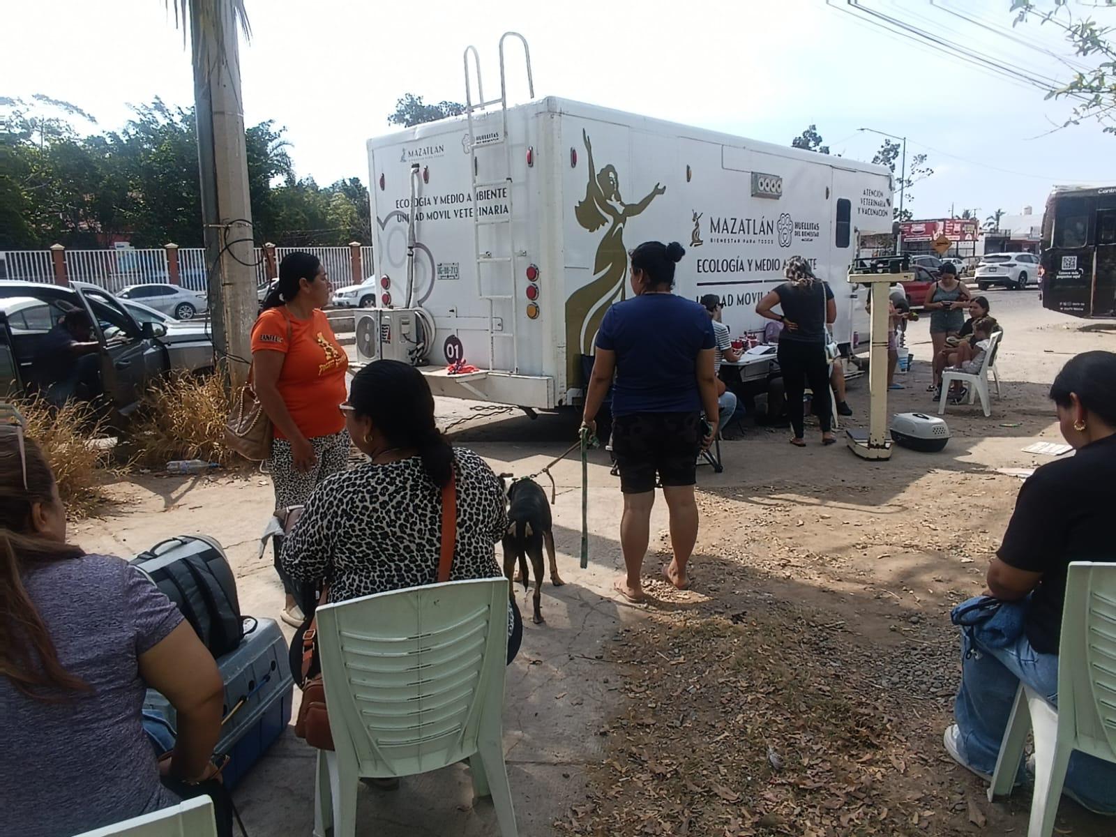 $!Colonos del Infonavit Alarcón reciben activa jornada de esterilización para sus mascotas