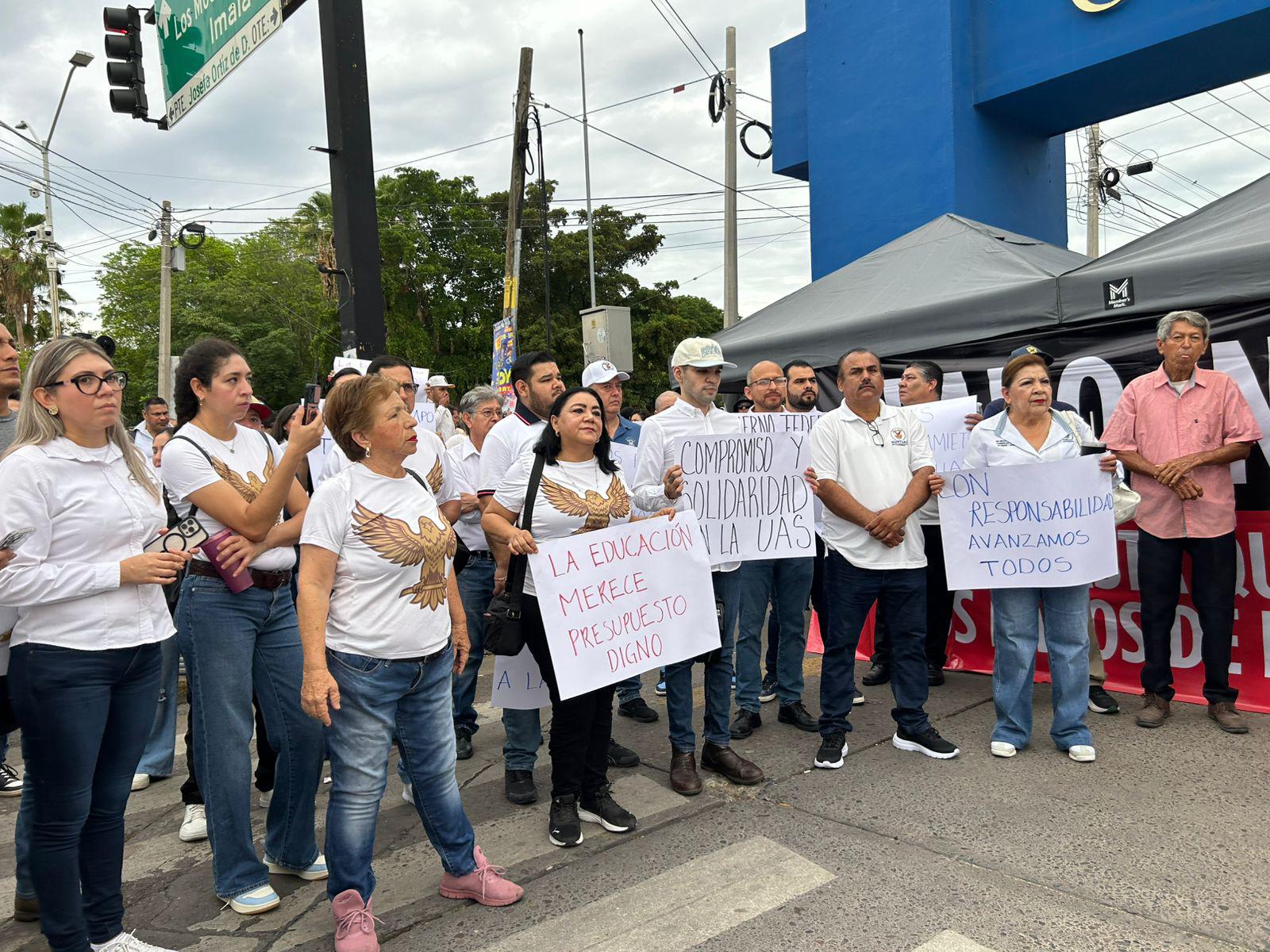 $!Paraliza la UAS labores en todo el Estado; exigen el pago de salarios y recursos federales