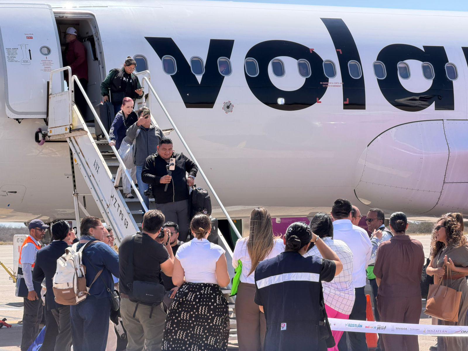 $!Con ocupación total recibe Mazatlán su primer vuelo oficial desde Guadalajara