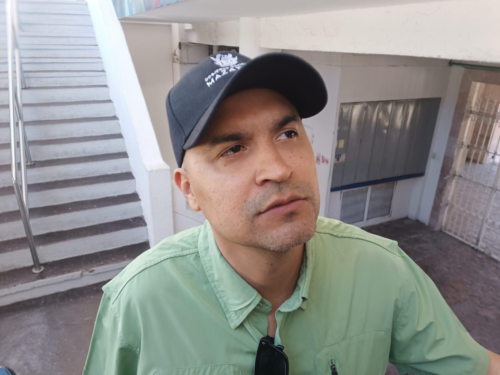 $!Tras el primer desfile del Carnaval de Mazatlán, se han decomisado 2 mil 300 sillas en el malecón