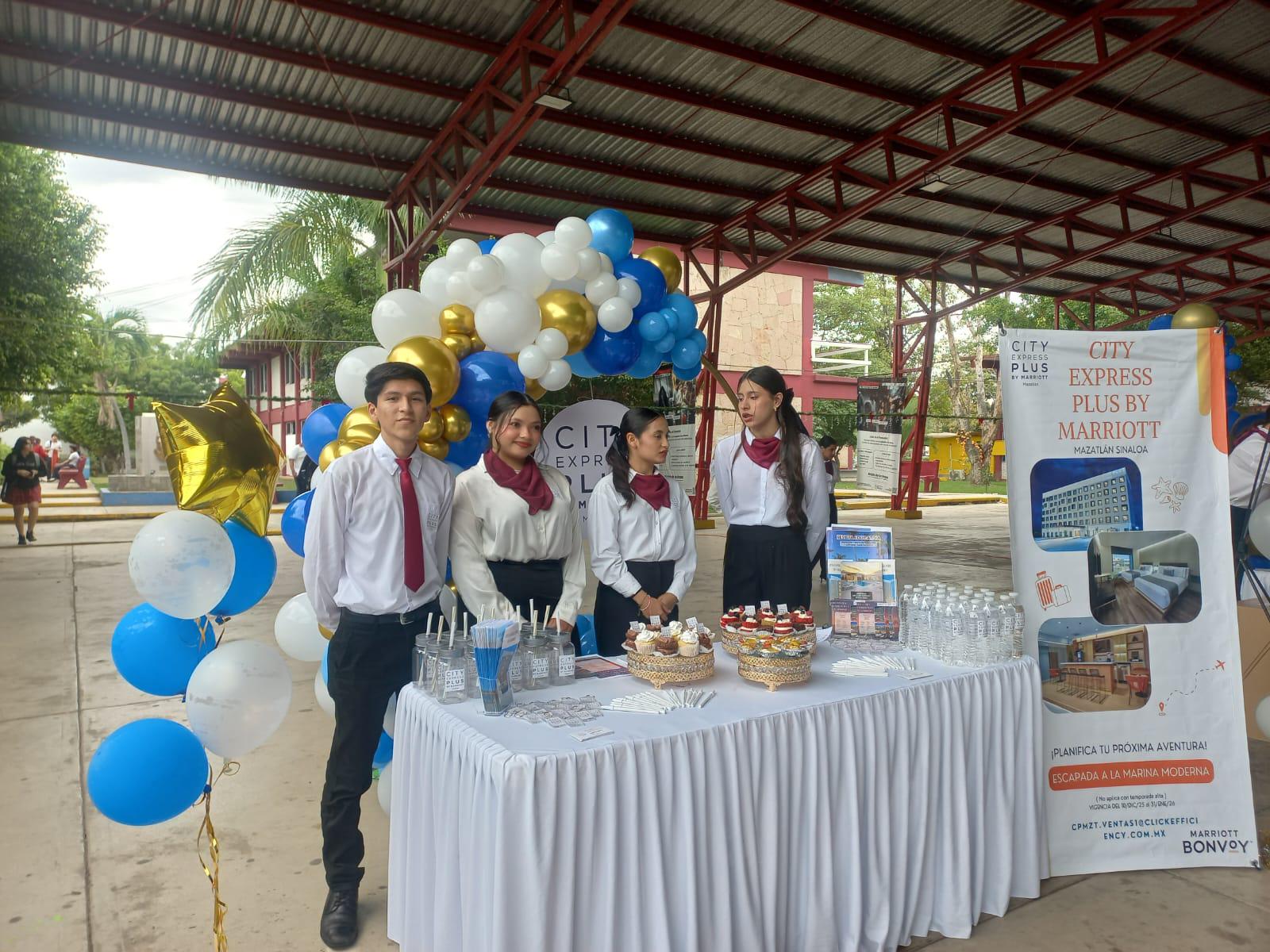 $!Cbtis 51 gradúa a 81 estudiantes en la VIII Feria Turística Hotelera