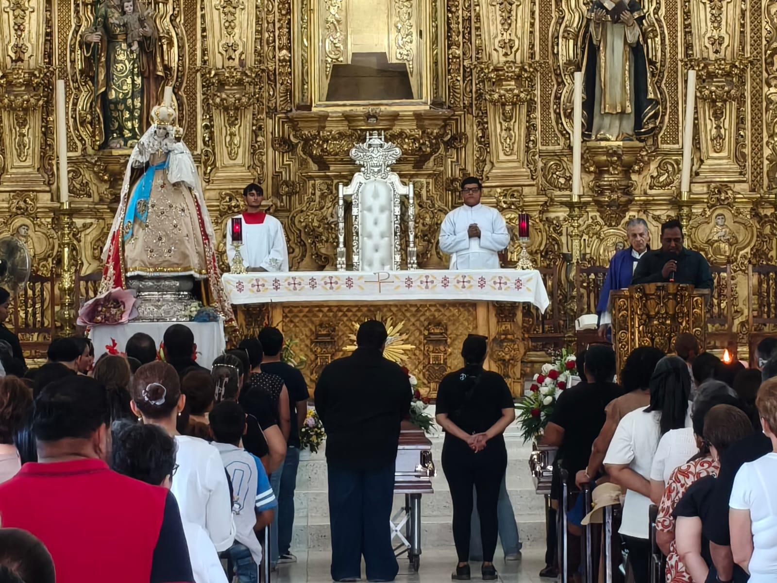 $!El pueblo de El Rosario despide a Fabiola, Julissa e Ixchel sumido en el dolor tras su accidente