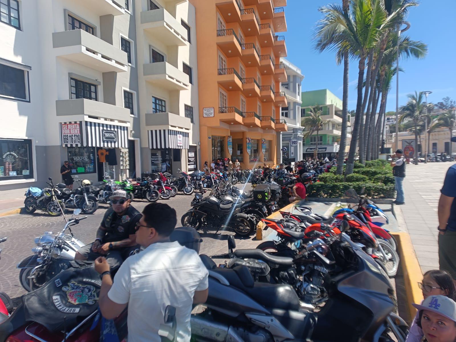 $!Bikers nacionales se apoderan de la zona turística de Mazatlán