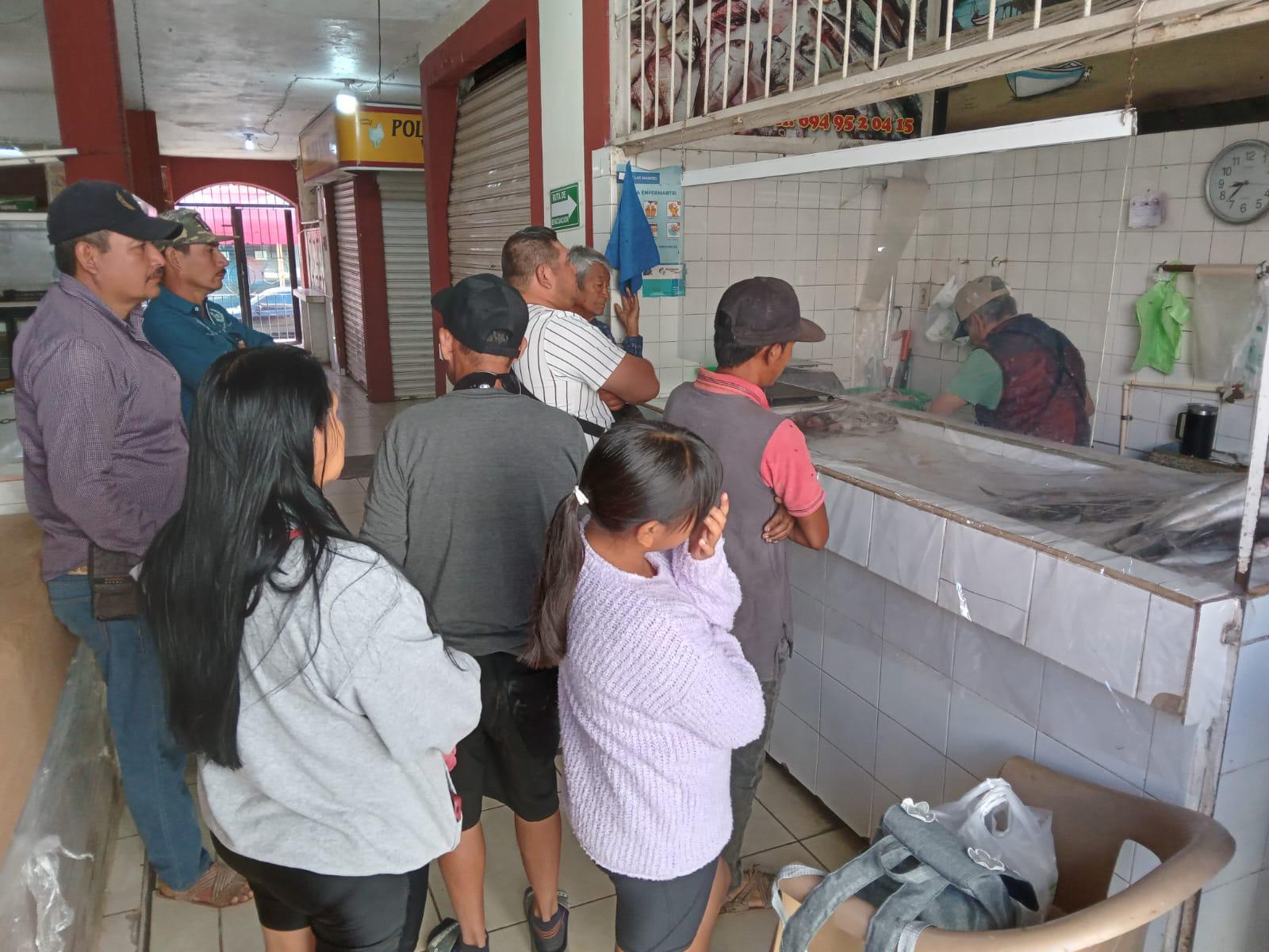 $!En Rosario, ventas de pescado repuntan solo en días santos