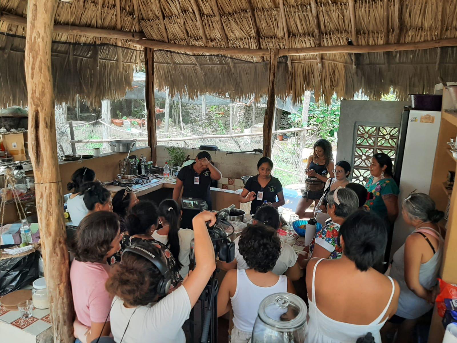$!Talleres de mujeres campesinas en el solar maya.