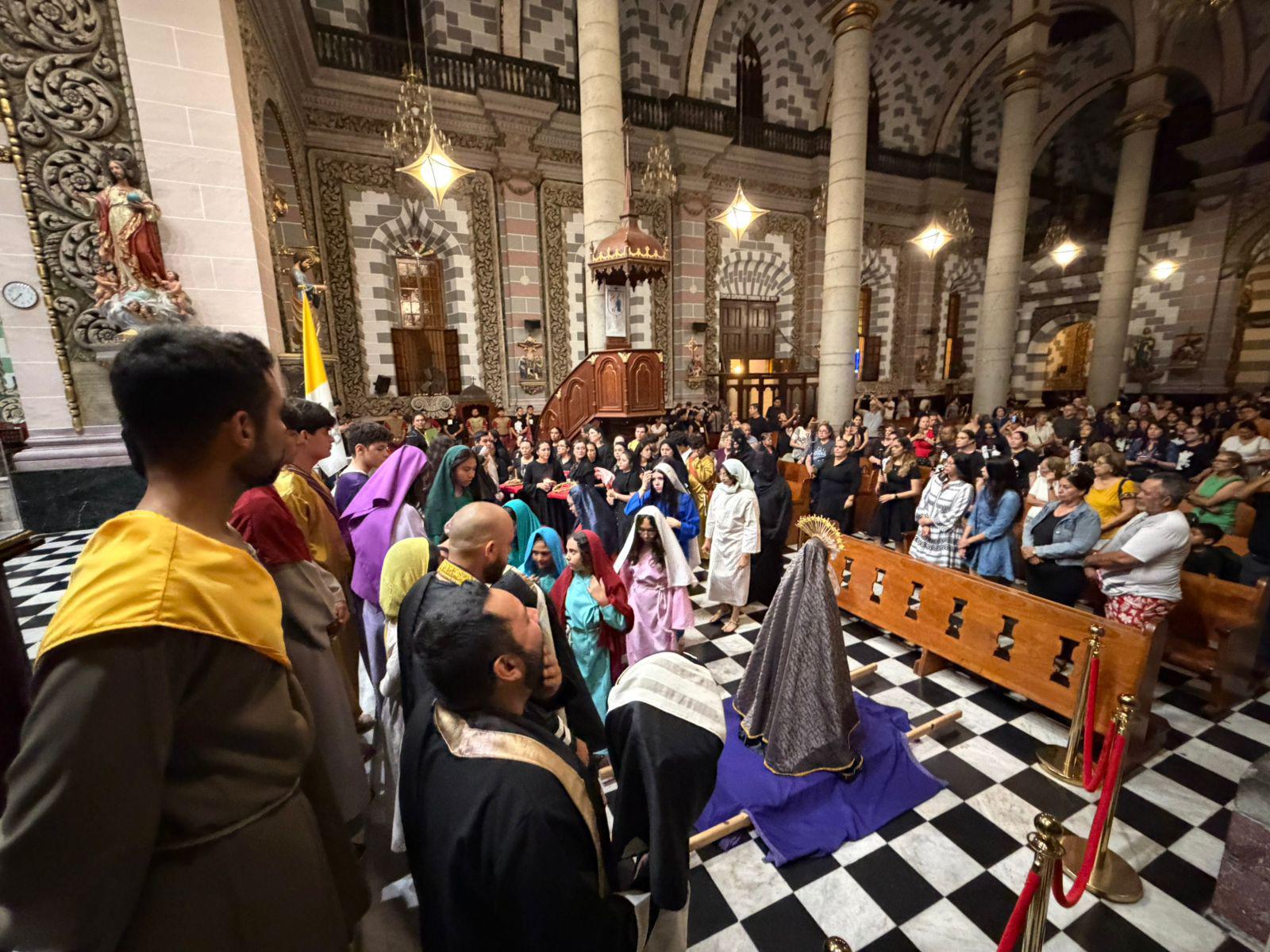 $!Con fe y reflexión, viven en Mazatlán la tradicional Procesión del Silencio