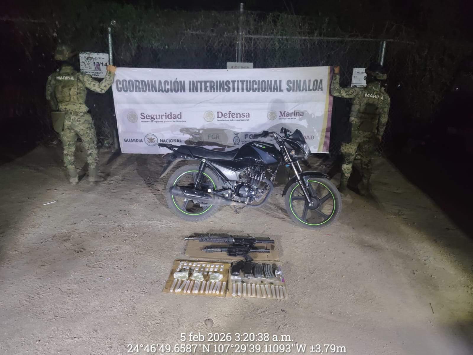 $!Marina asegura campamento, armas, municiones y vehículos en Sinaloa