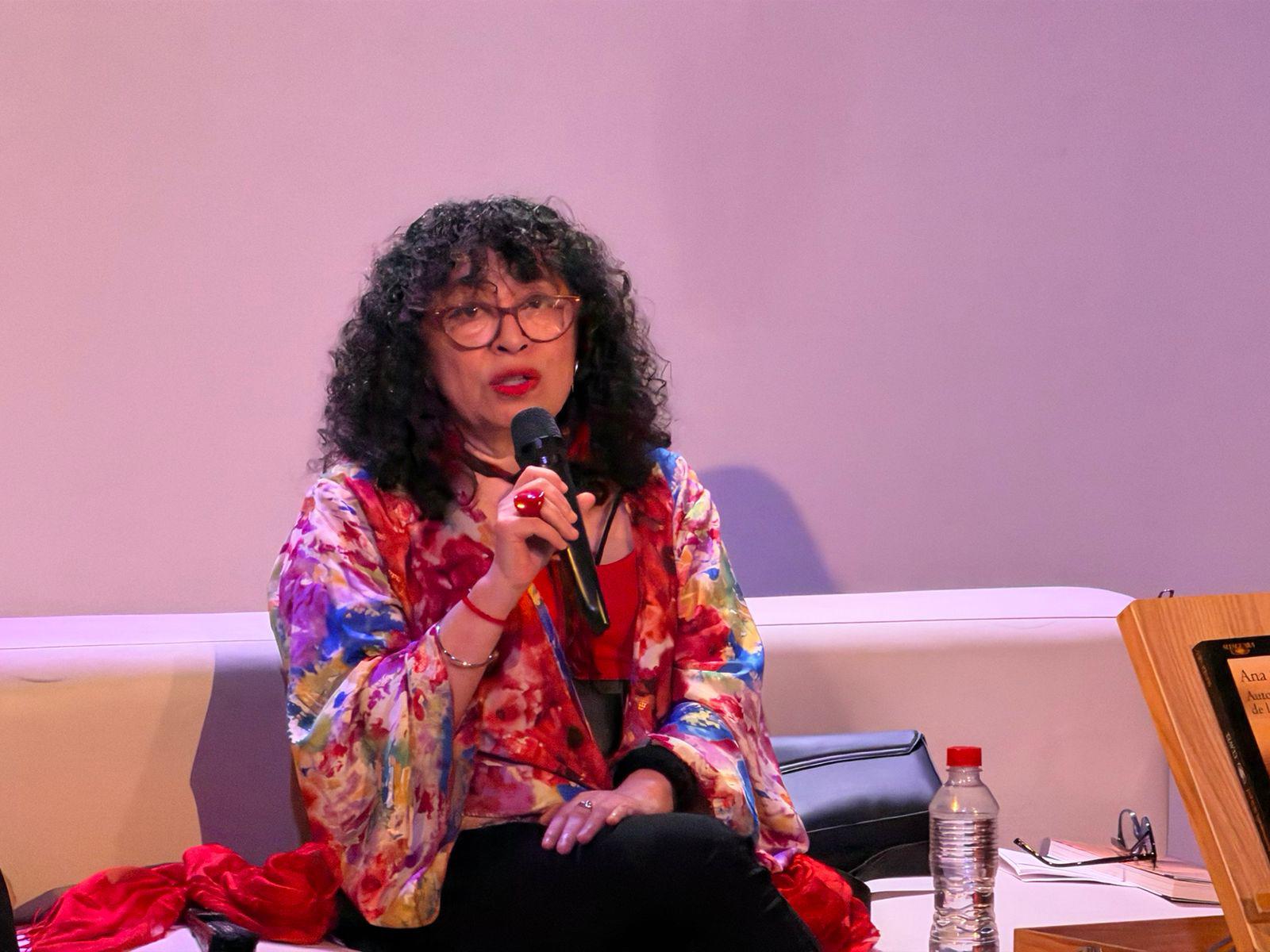 $!La escritora Ana Clavel presentó su obra “Autobiografía de la piel”, ganadora del Premio Mazatlán de Literatura 2026, en Casa Haas.