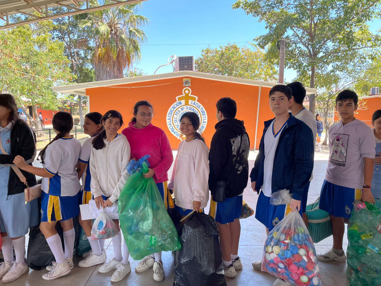 $!Estudiantes de Secundaria Federal 3 realizan segunda colecta de tapas en apoyo a niños con cáncer