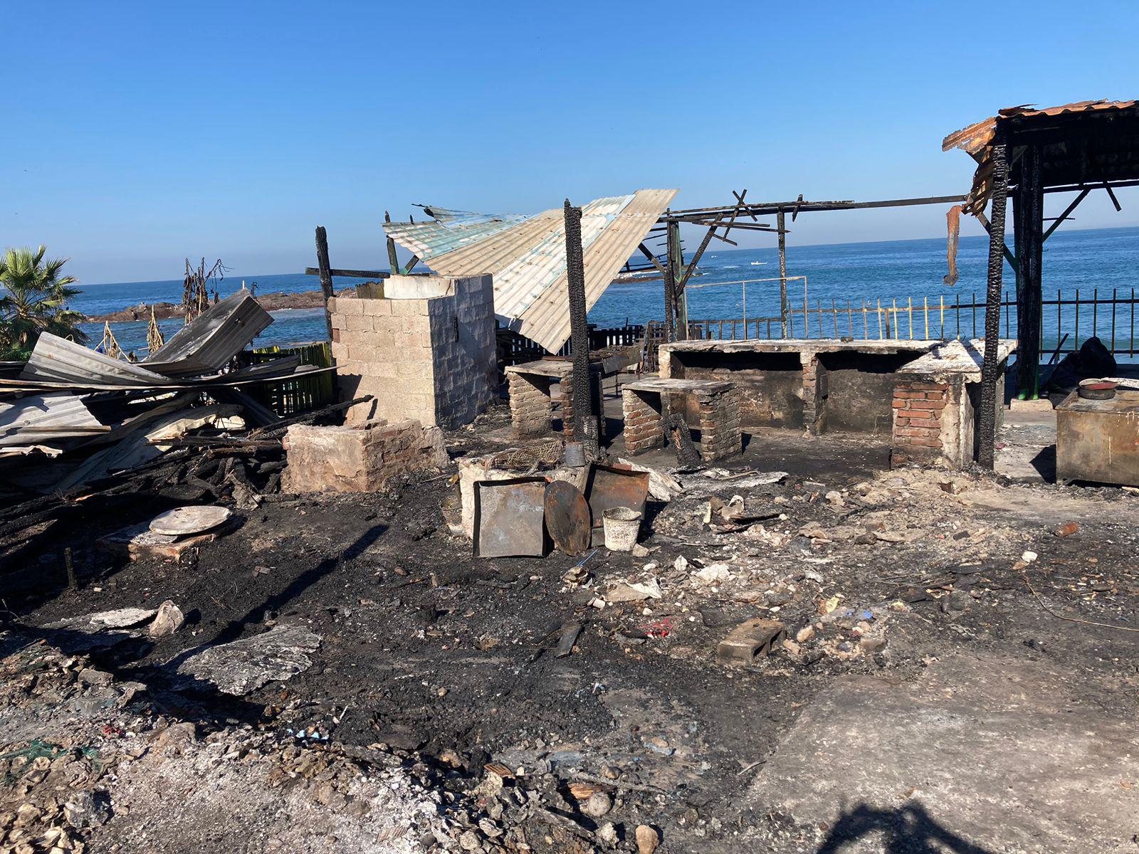 $!Esperan ayuda para levantar 3 restaurantes incendiados en Cerritos