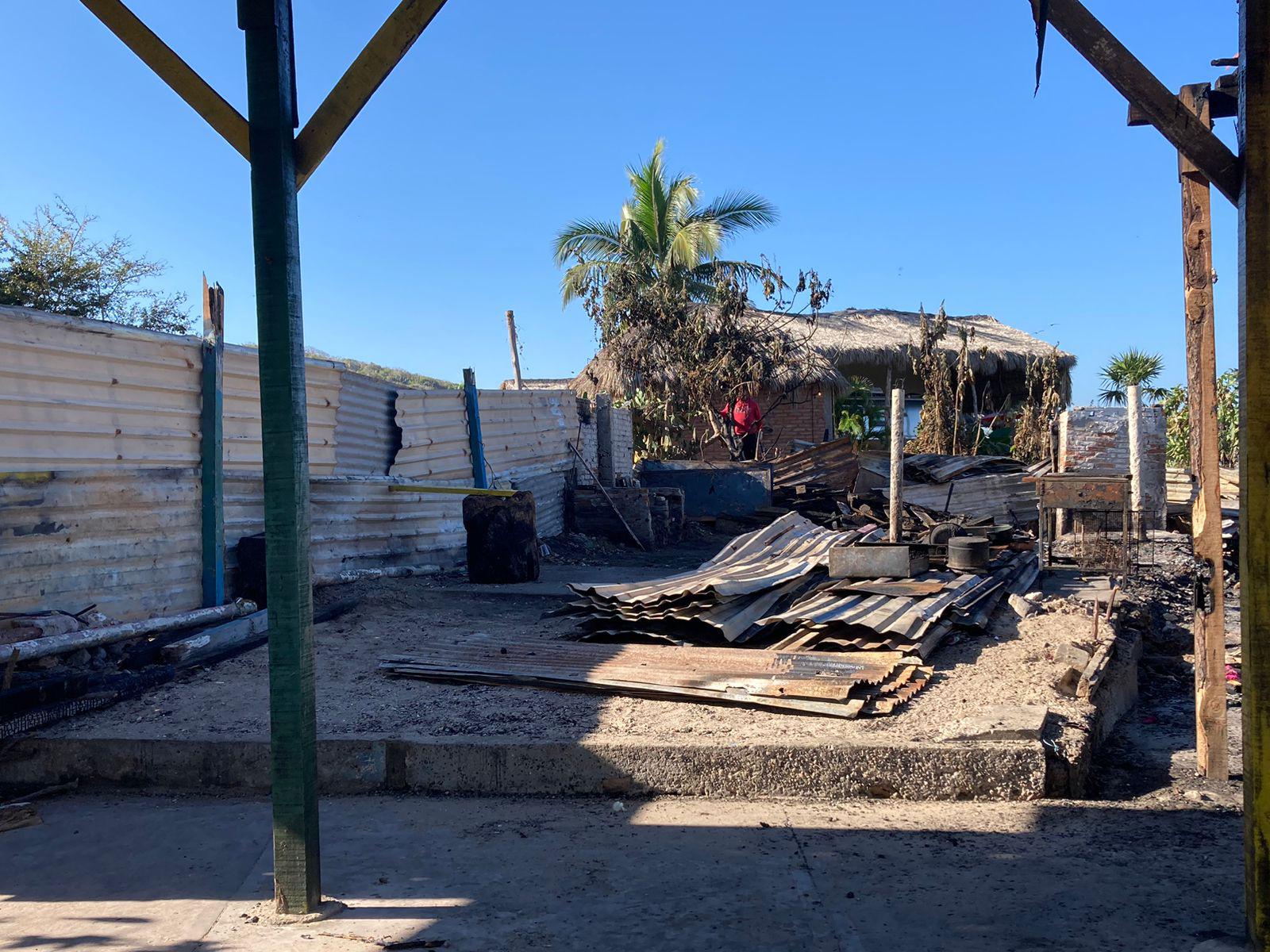 $!Esperan ayuda para levantar 3 restaurantes incendiados en Cerritos