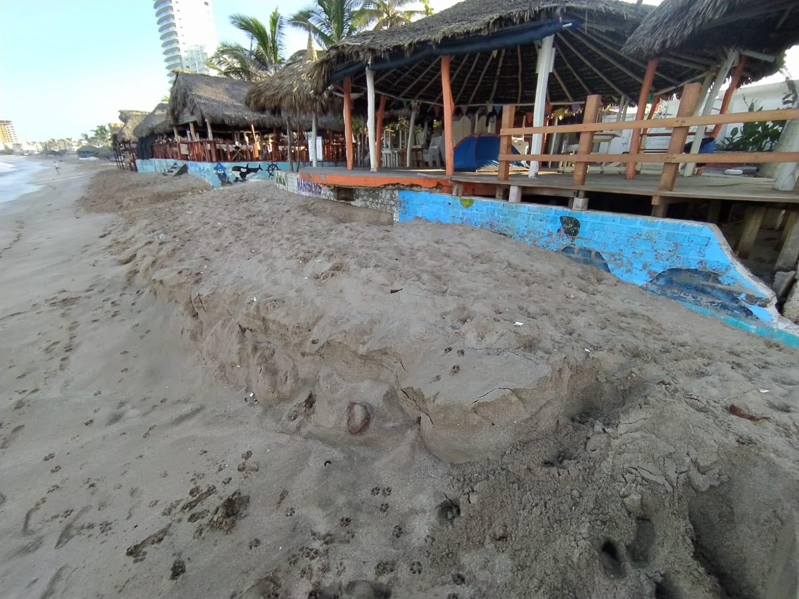 $!El huracán Nora ocasionó un fuerte oleaje a su paso por Mazatlán y dejó playas erosionadas