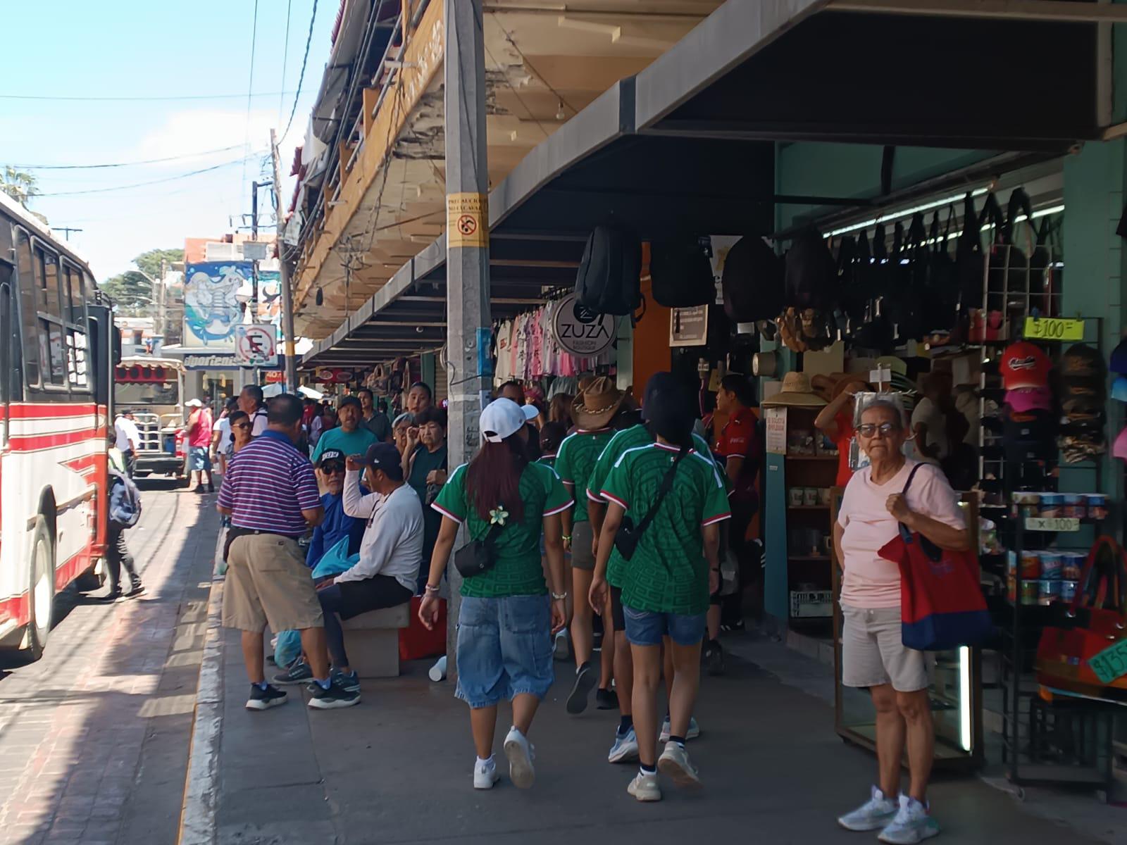 $!Centro de Mazatlán se llena de visitantes en cierre del puente largo