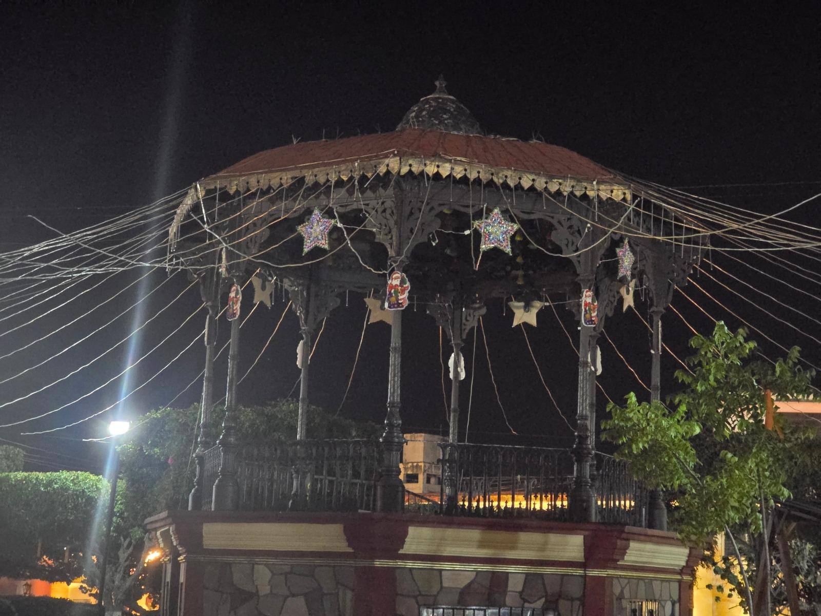 $!El Rosario se pinta de verde con El Grinch en la gala navideña