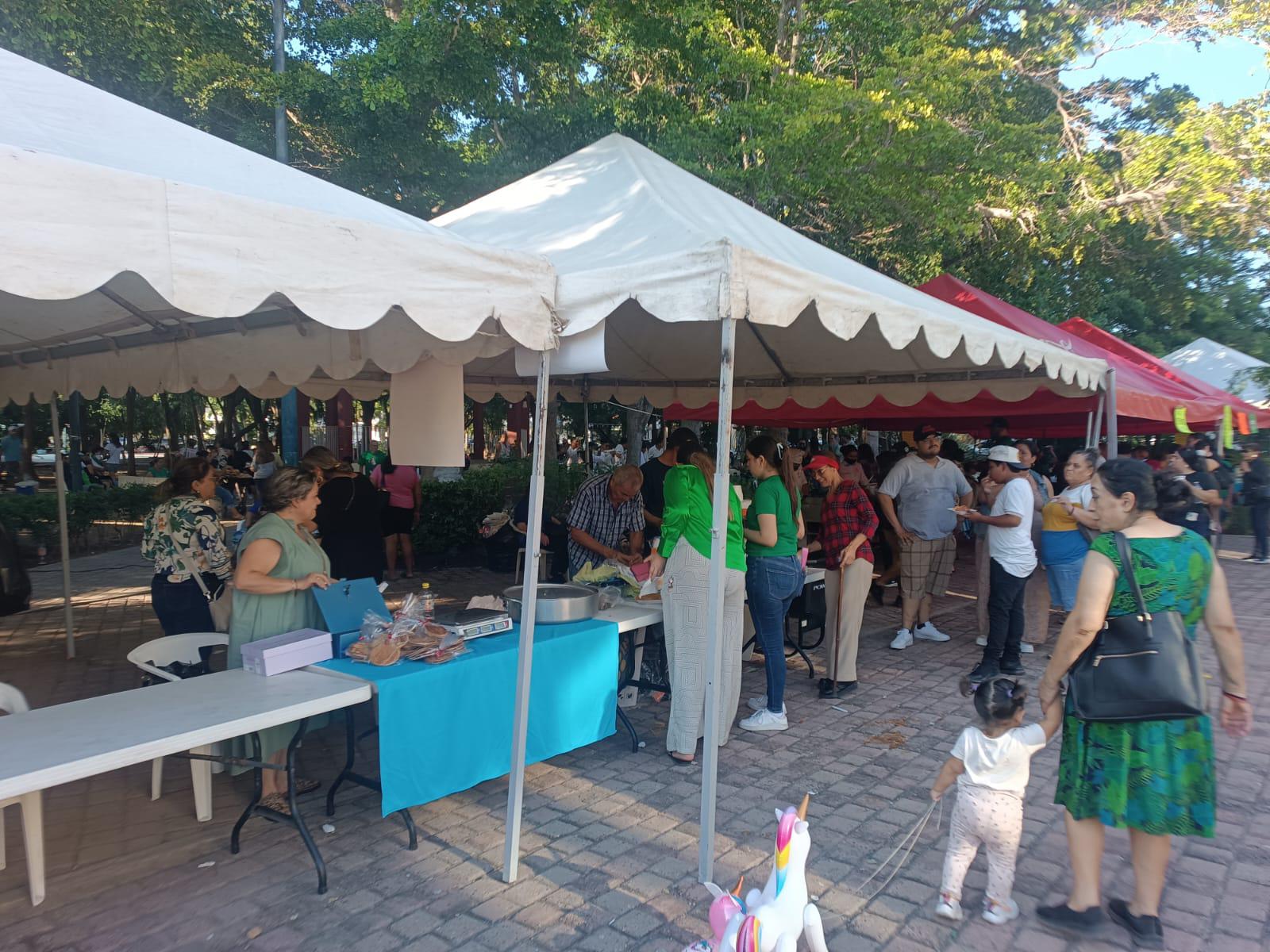 $!Conviven devotos a San Judas Tadeo en kermés gastronómica, en Mazatlán