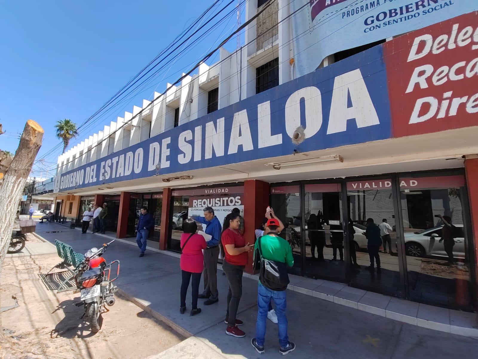 $!En Los Mochis arrancó con alta afluencia el trámite de la licencia permanente