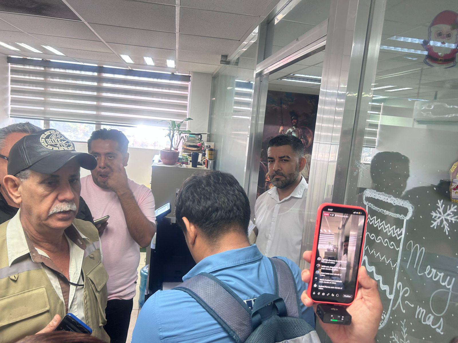 $!Vicefiscal en la zona sur de Sinaloa se molesta ante cuestionamientos de periodistas