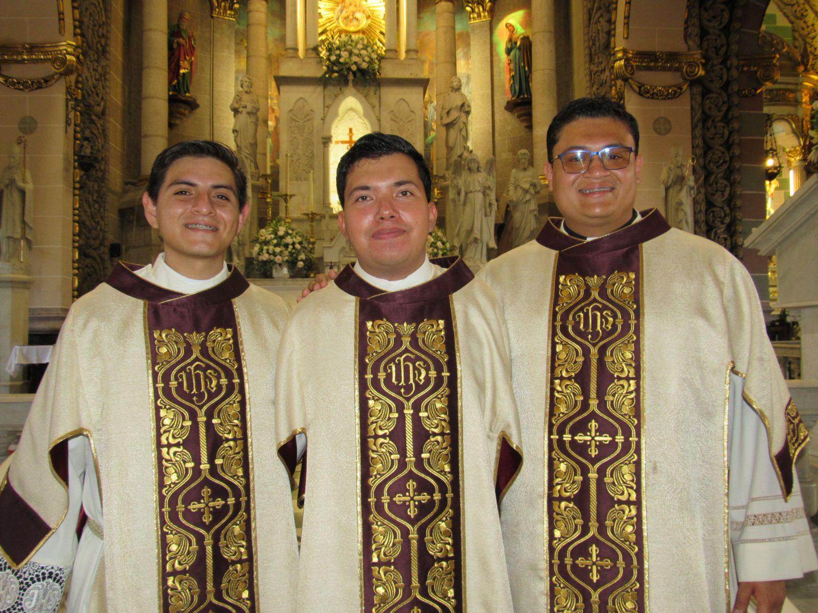 $!Ordenan diácono a Germán Ildefonso durante el 67 aniversario de la Diócesis de Mazatlán