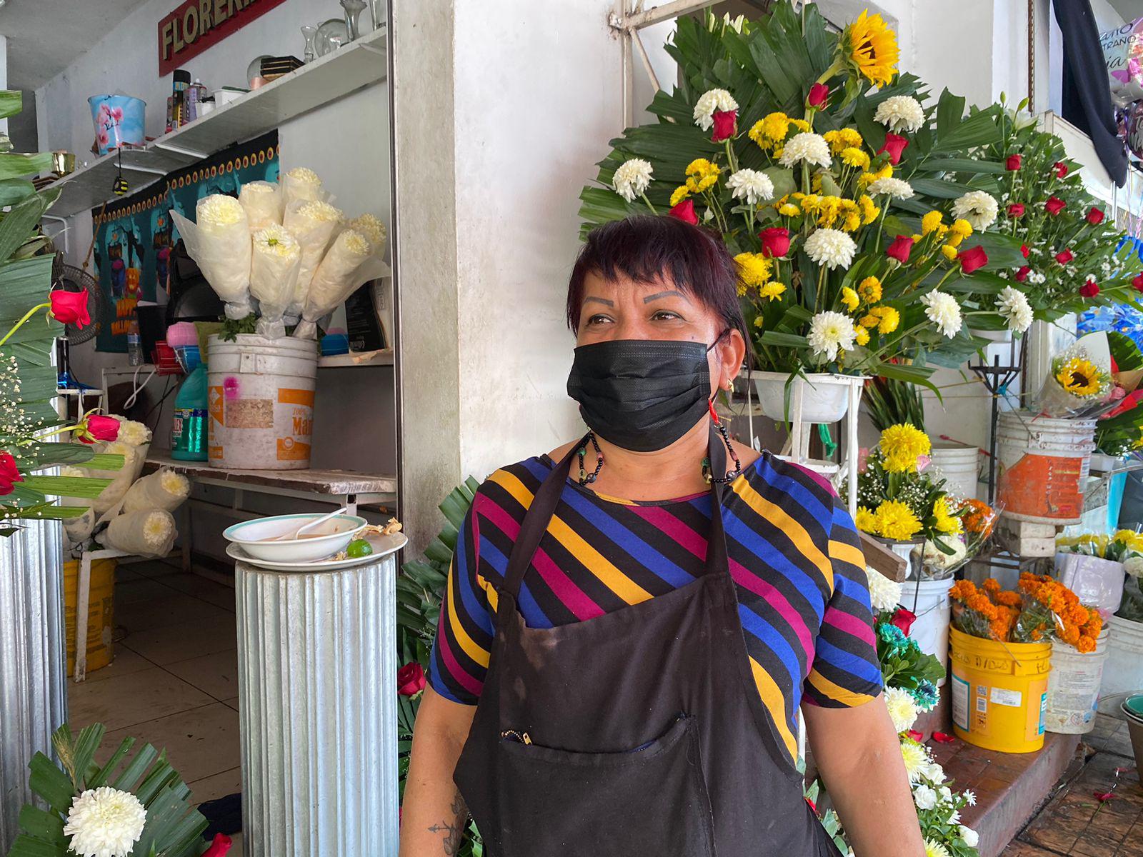 $!Negocios ‘golondrinos’ afectan a negocios de flores en Día de Muertos: florista
