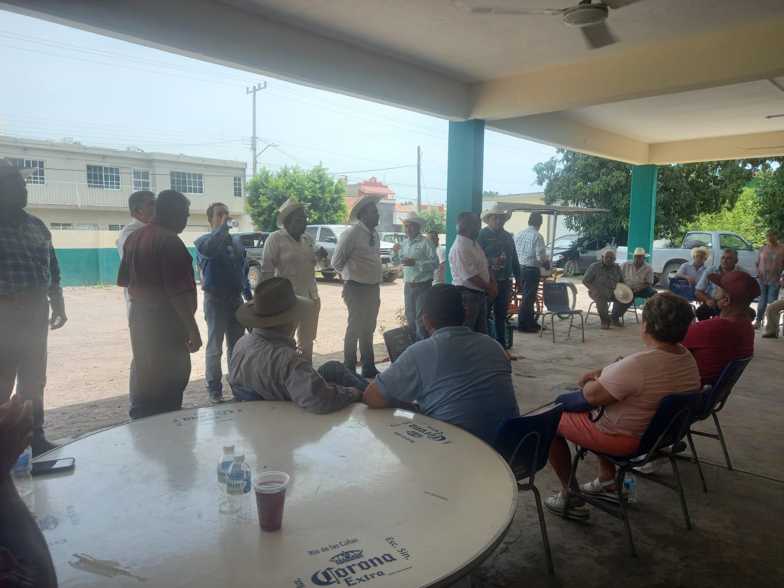 $!Logran acuerdo sobre precio del mango en el sur de Sinaloa y liberan módulos de Cesavesin y carretera