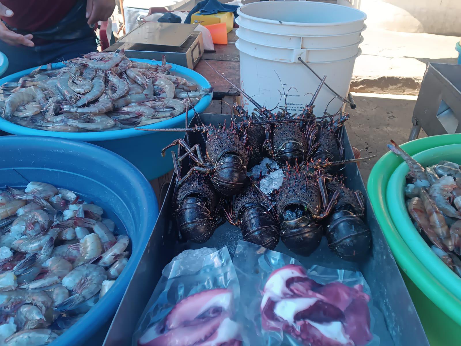 $!Reportan incremento del 70% de ventas en puestos de ‘changueras’ en Mazatlán durante Carnaval