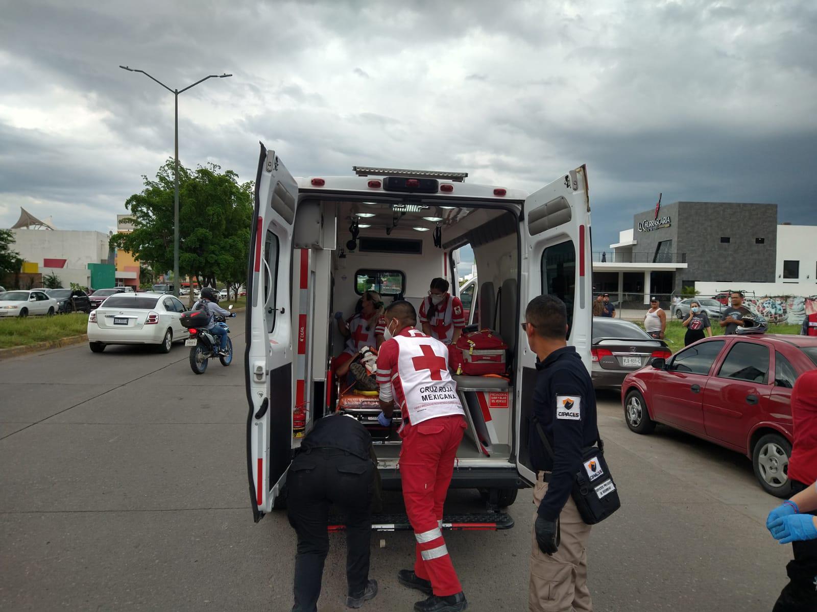 $!Atropellan a moto en Culiacán con cuatro integrantes de una familia; quedan lesionados