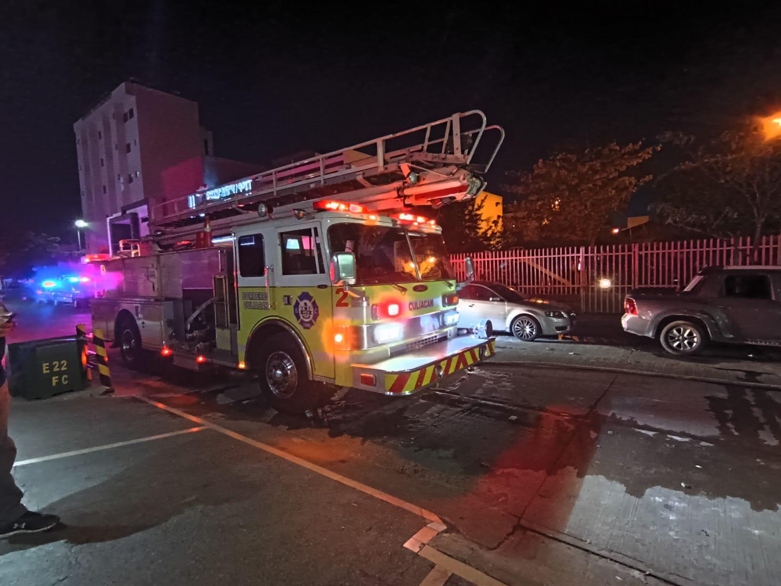 $!Vandalizan e incendian vivienda en el sector Tres Ríos, en Culiacán; mujer resulta herida