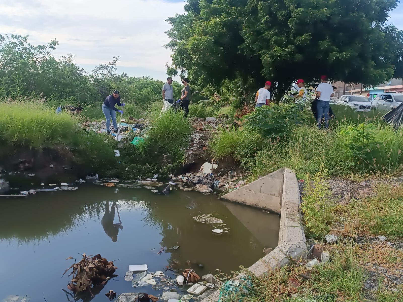 $!Octava jornada de limpieza ‘Mazatlán te quiero limpio’ llega con fuerza al estero del Infiernillo