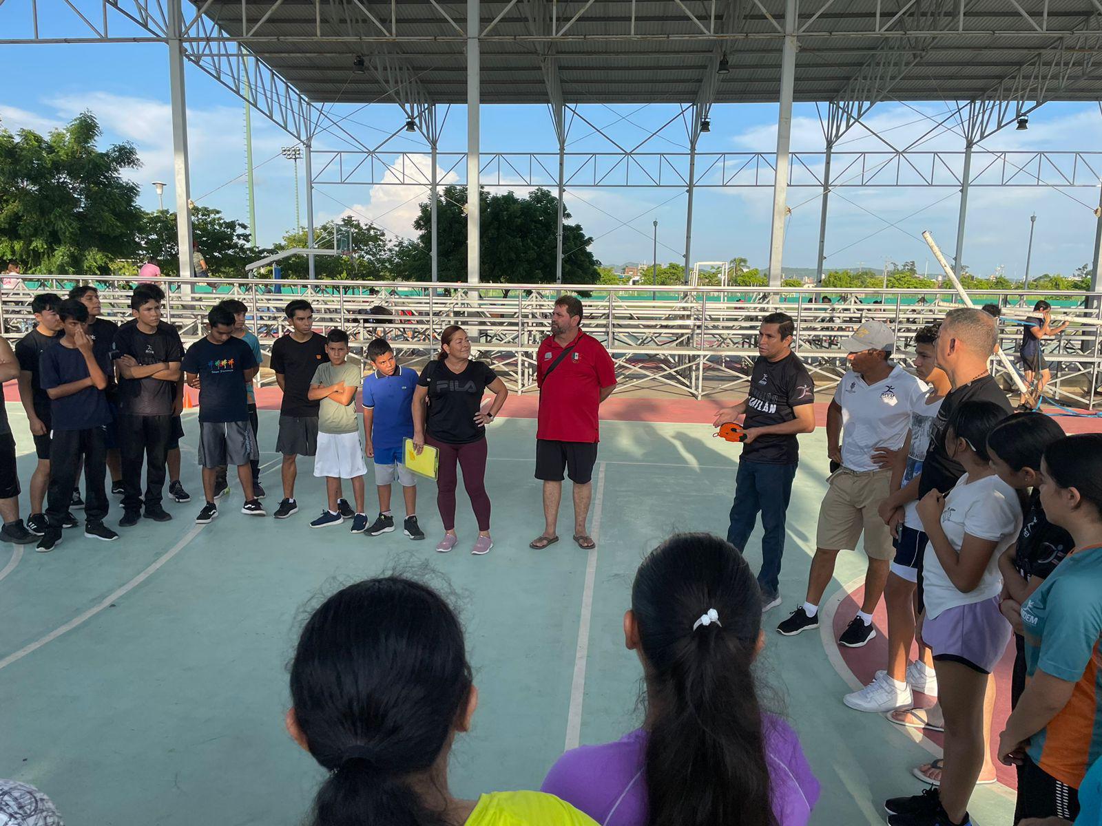 $!Inician karatecas de Mazatlán ciclo deportivo con evaluaciones físicas