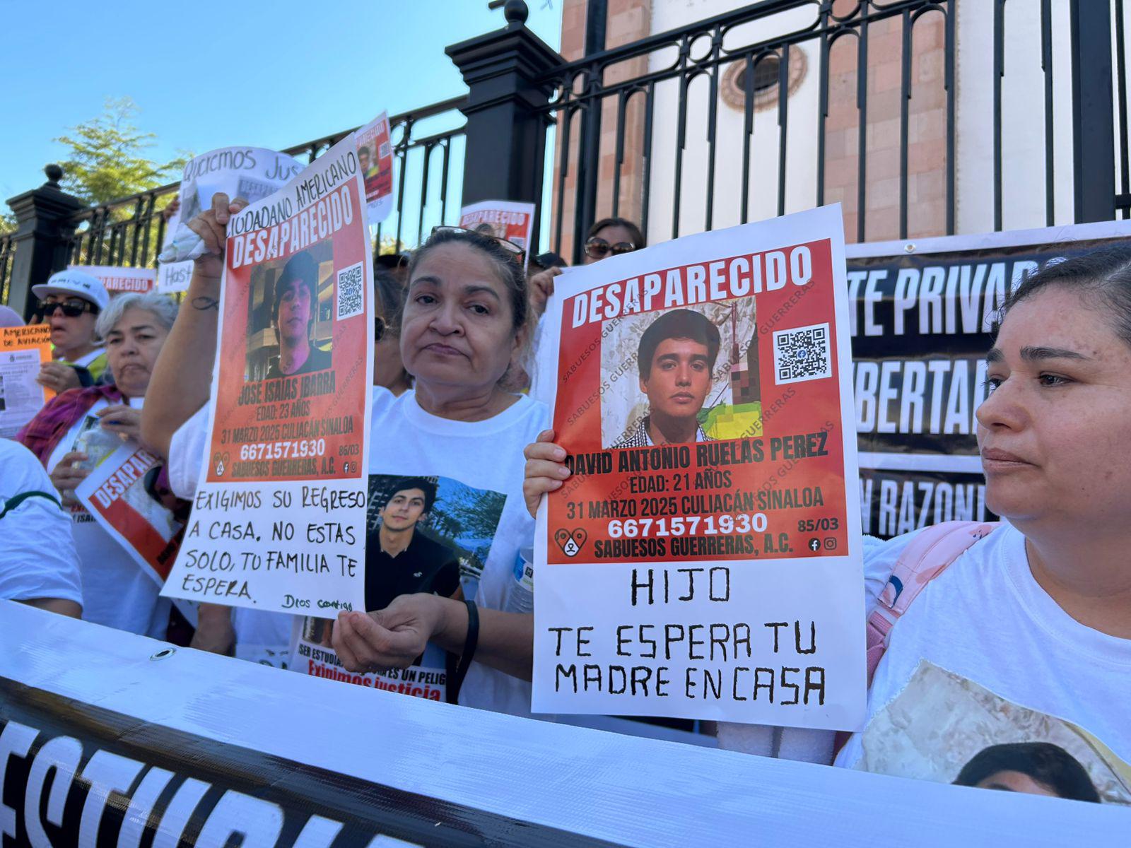 $!Familias marchan de nuevo a la Fiscalía por desaparición de jóvenes en medio de crisis de seguridad en Culiacán