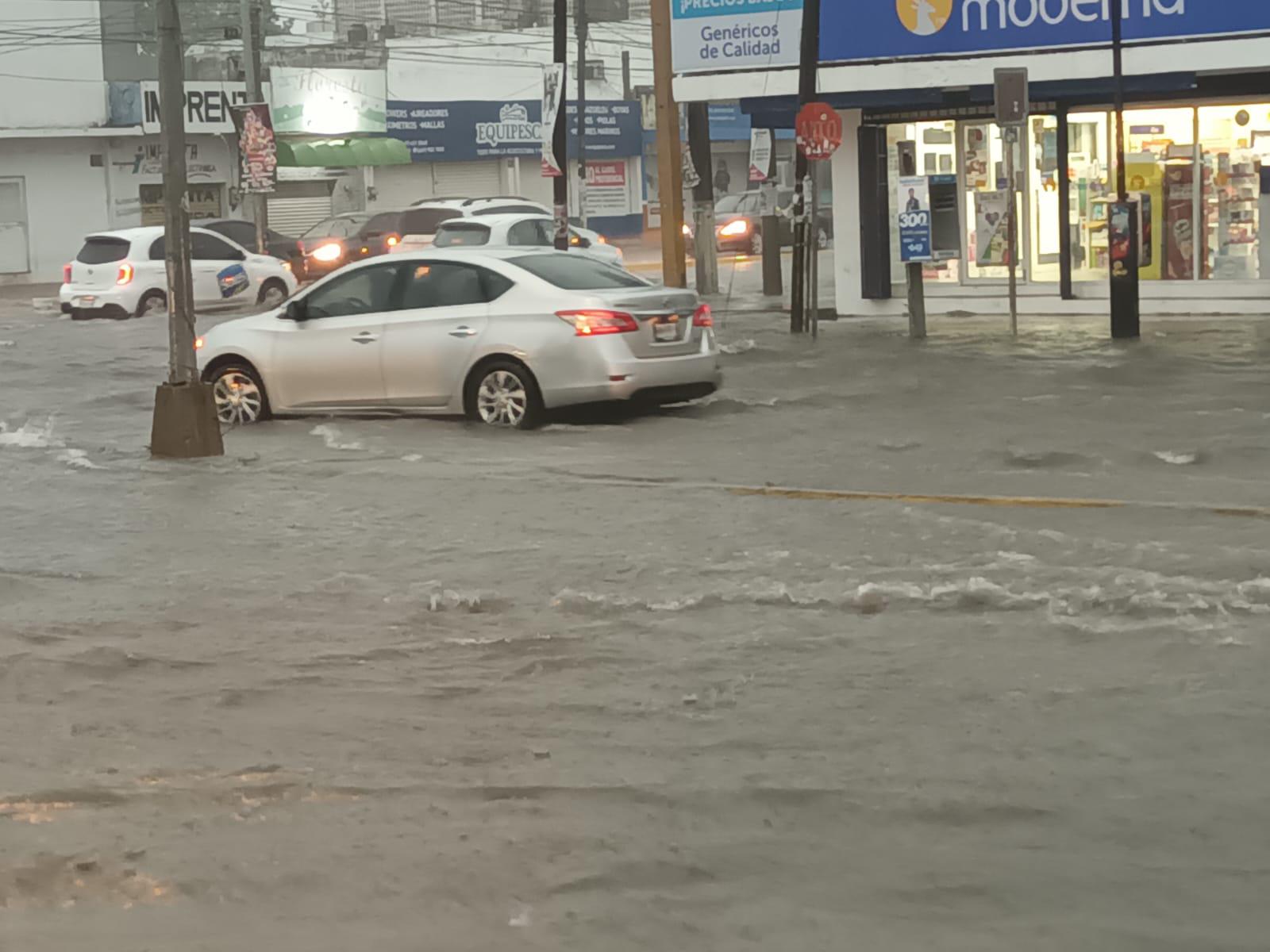 $!Azota fuerte viento y lluvia a Mazatlán