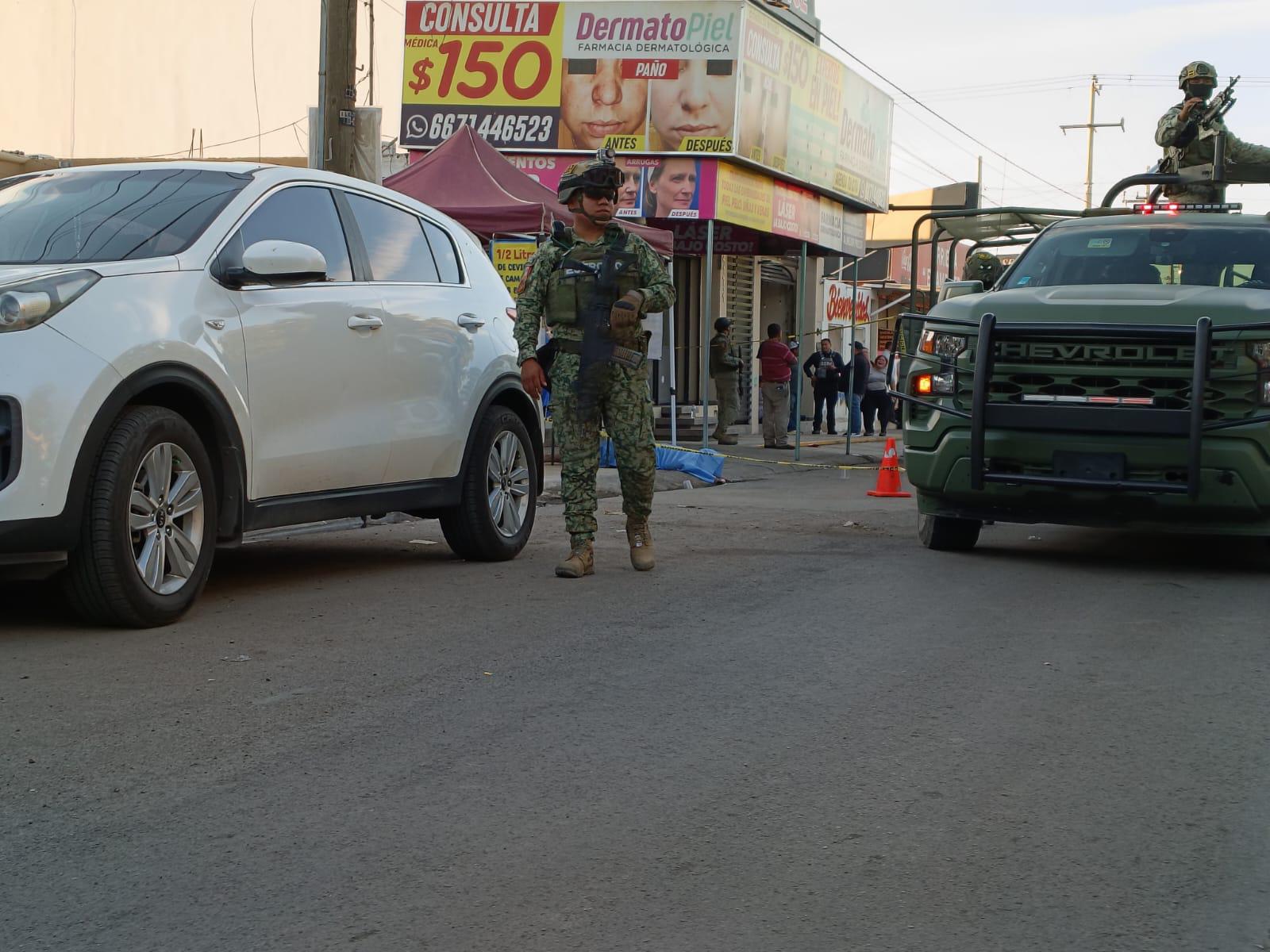$!Hombre pierde la vida y mujer resulta lesionada tras ataque armado en marisquería de Loma Bonita, en Culiacán