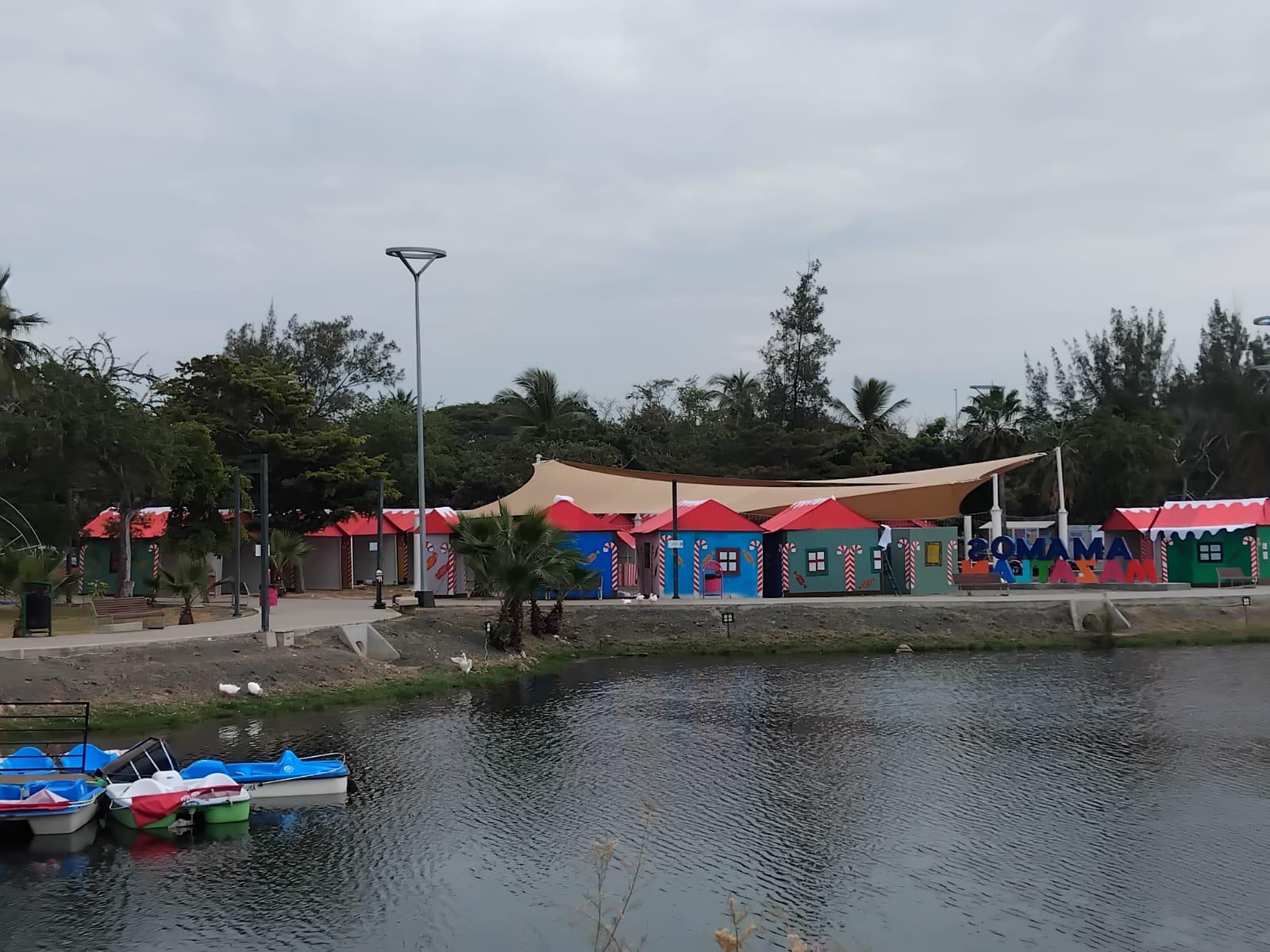 $!Avanza instalación de la Villa Navideña 2025 en Mazatlán