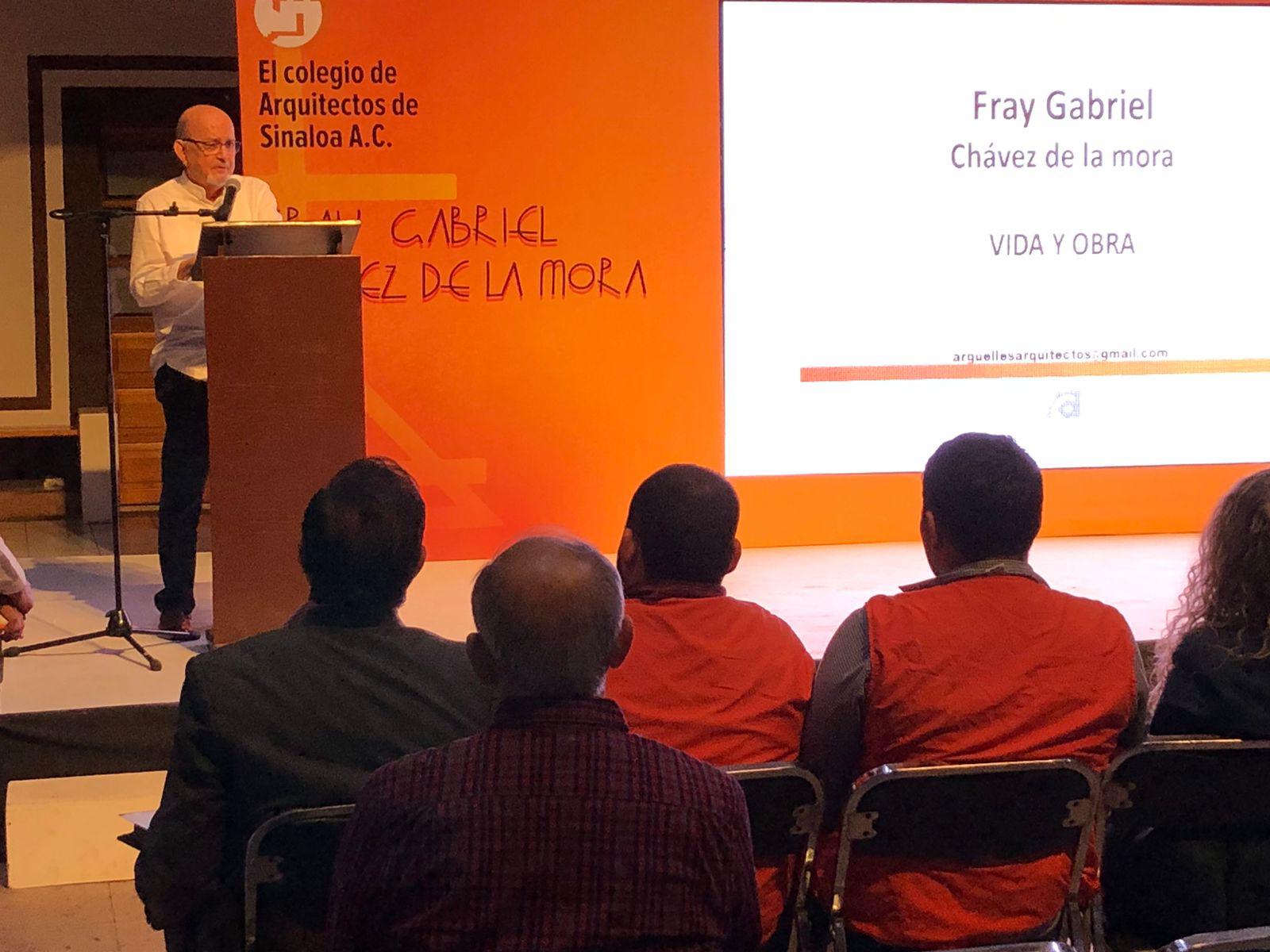 $!El arquitecto Carlos Ruiz Acosta da la bienvenida.