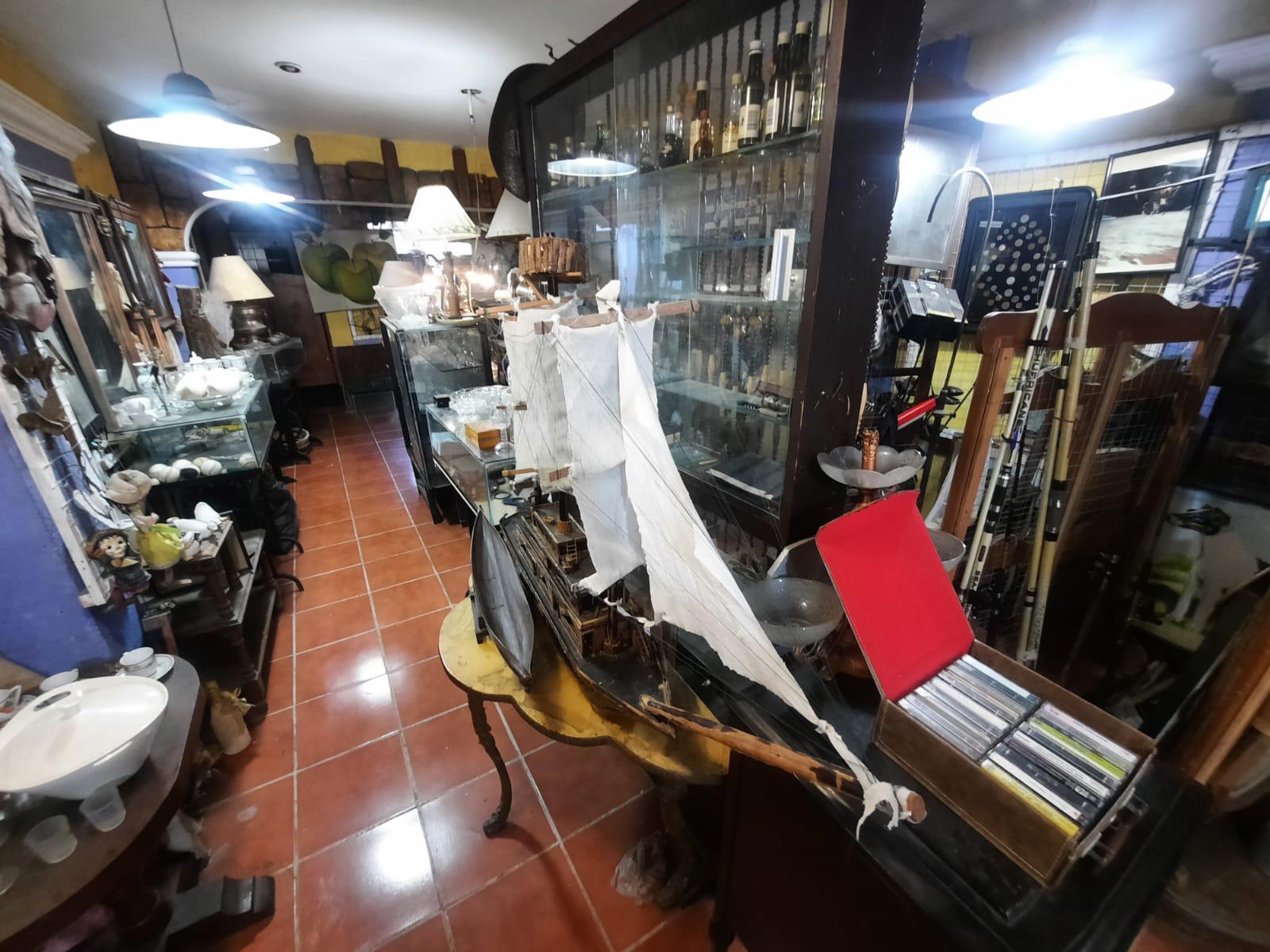 $!El Bazar de Javier, un espacio de antigüedades de México, en el Centro de Mazatlán