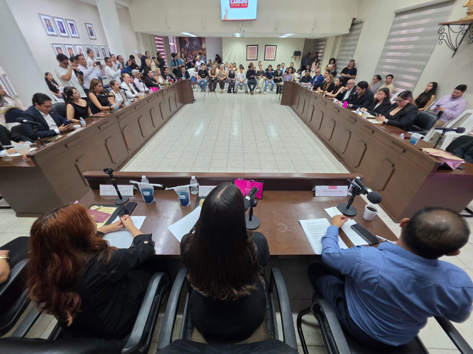 $!Rinde protesta Cabildo Juvenil 2026 en Mazatlán en sesión solemne