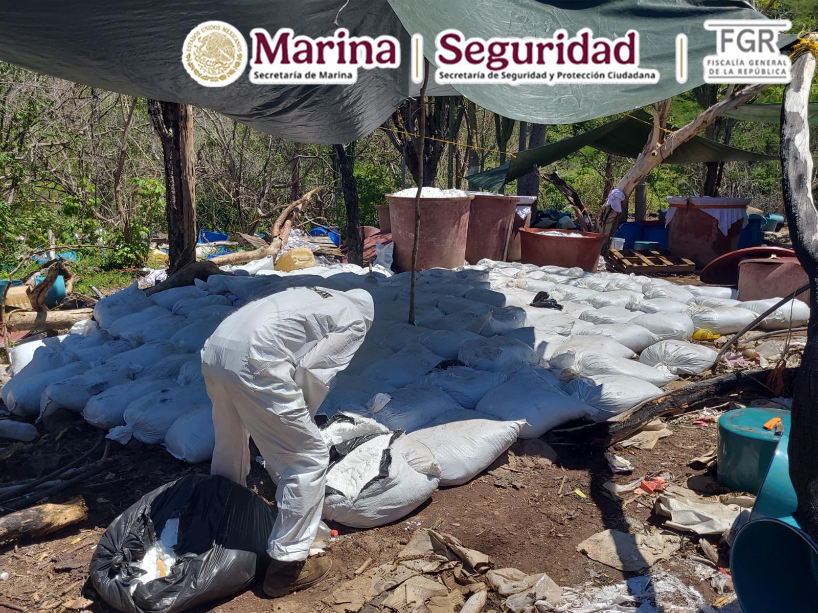 $!Inhabilitan tres laboratorios clandestinos y aseguran 16 toneladas de metanfetamina en Sinaloa