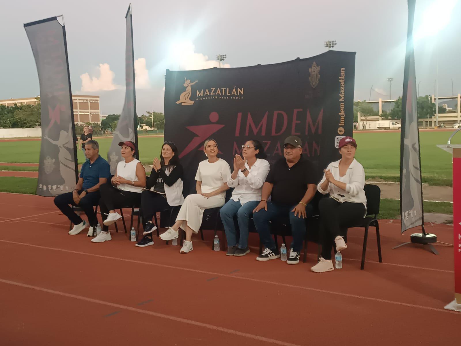 $!Inauguran por fin la techumbre en la pista de atletismo de la Unidad Deportiva Benito Juárez