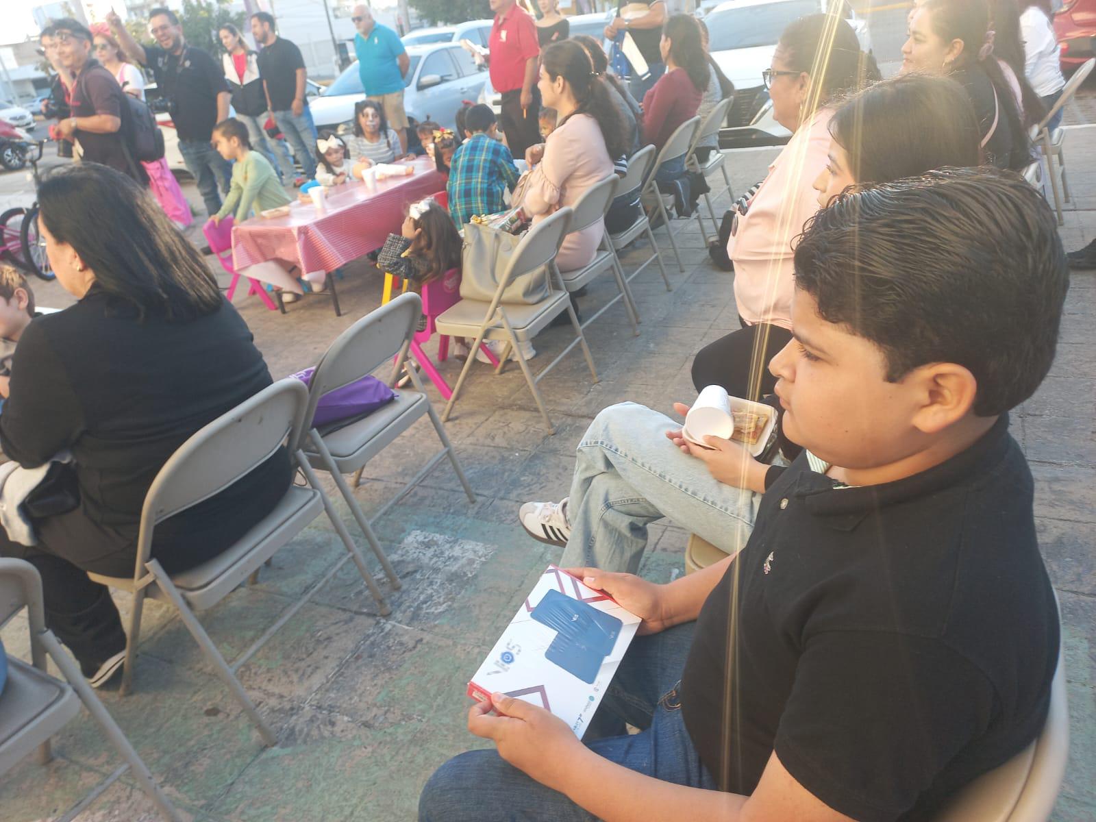 $!Lupillo deseaba tener una tablet para poder estudiar mejor y los Reyes Magos se la trajeron