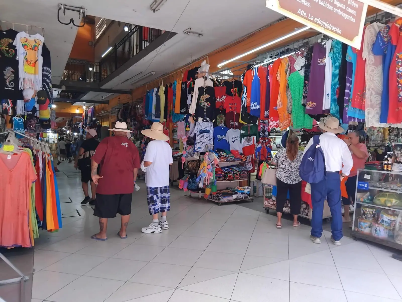 $!Turistas y locales disfrutan del fin de semana en los atractivos de Mazatlán