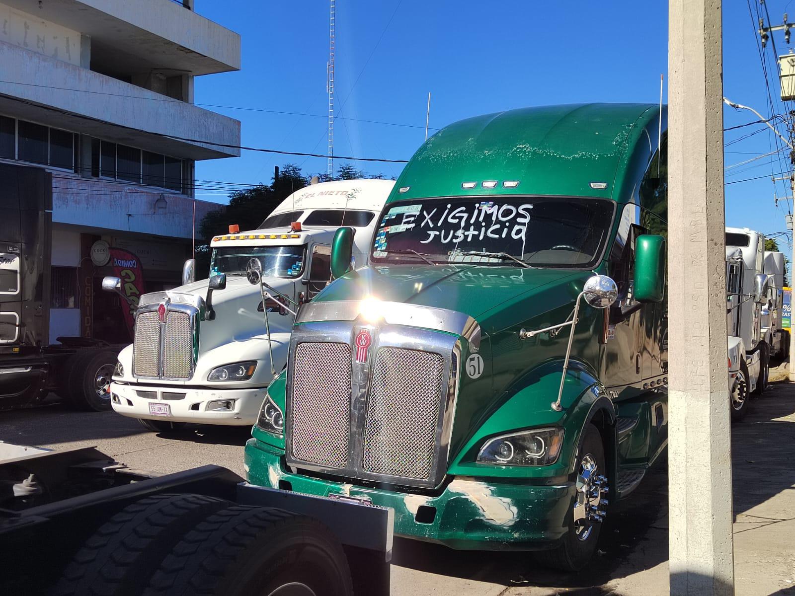 $!Transportistas toman la Subdelegación del IMSS, y acusan cobros arbitrarios por $8 millones