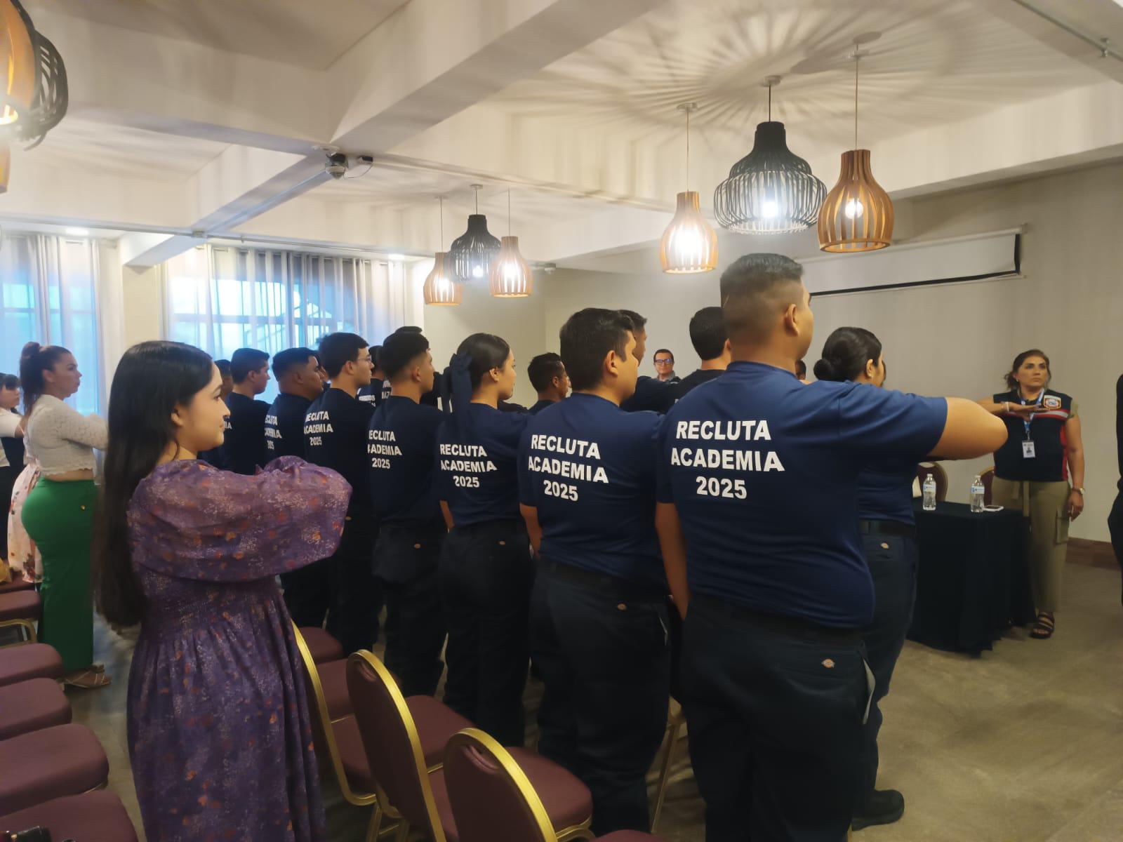 $!Se gradúan nuevos elementos del cuerpo voluntario de Bomberos de Mazatlán