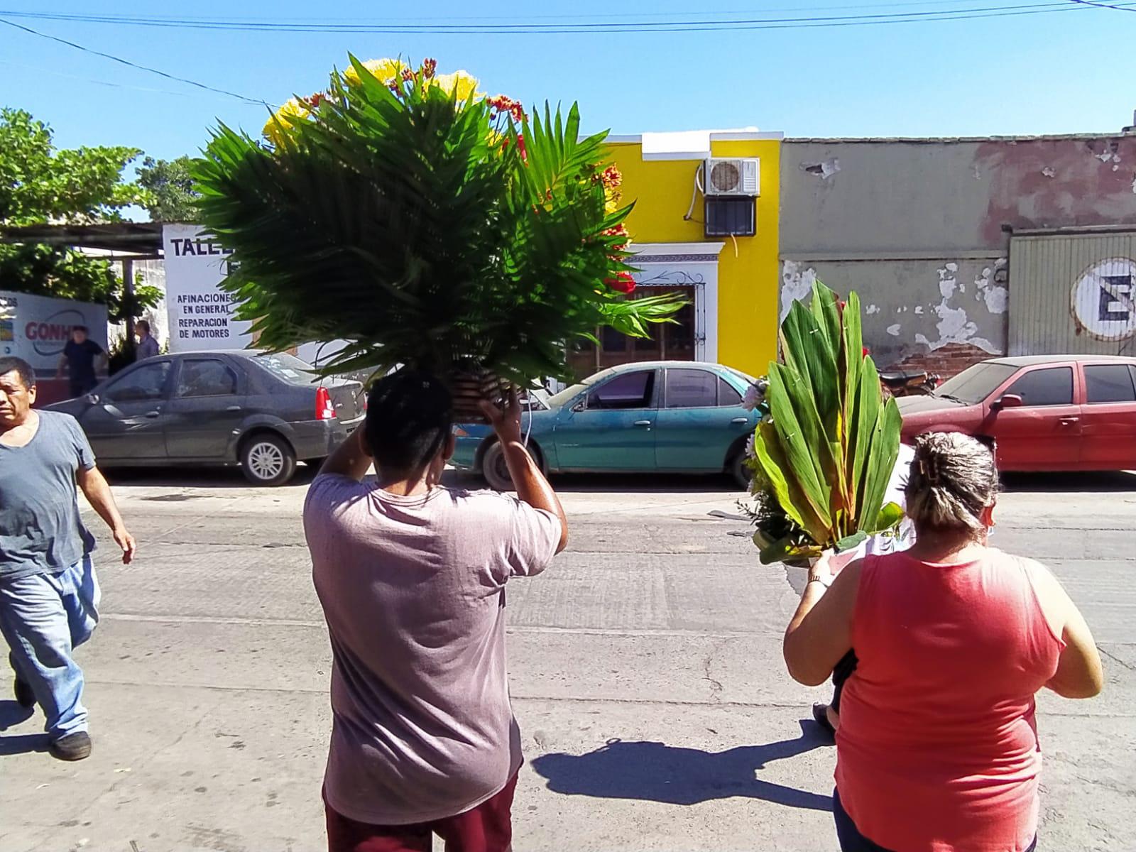 $!‘Revive’ venta de flores este Día de Muertos en Mazatlán