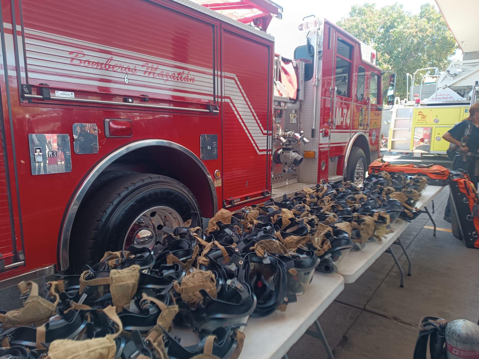 $!Recibe Bomberos Mazatlán nuevo donativo de equipo para mejor el nivel de seguridad durante sus labores