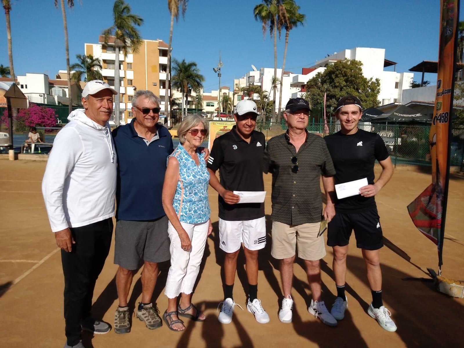 $!Luis Patiño hace valer la casa en el Nancy Grimes de Semana Santa